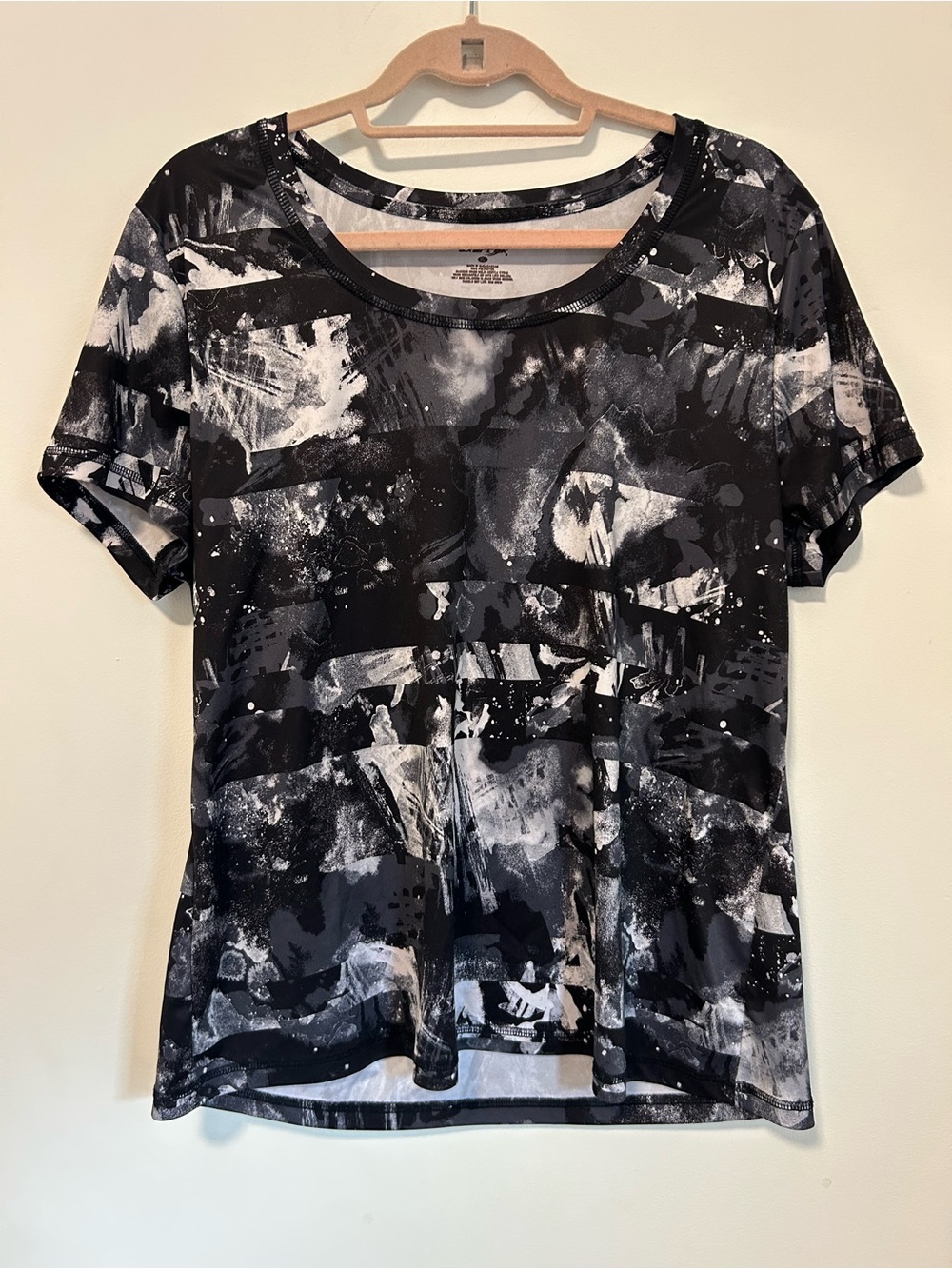 exertek Black & White Abstract Scoop Neck Tee